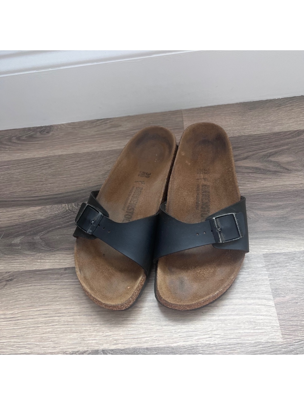 Birkenstock black single-strap slide sandal women's size 8 (39)
